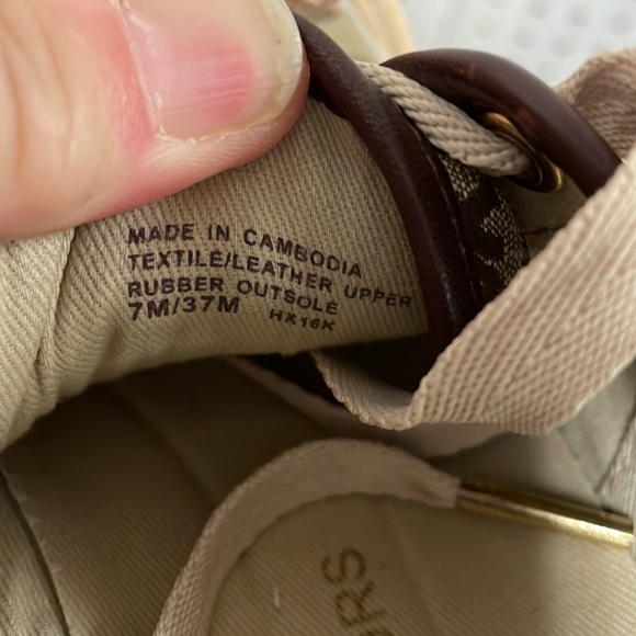 Michael Kors SALE! - Picture 9 of 12